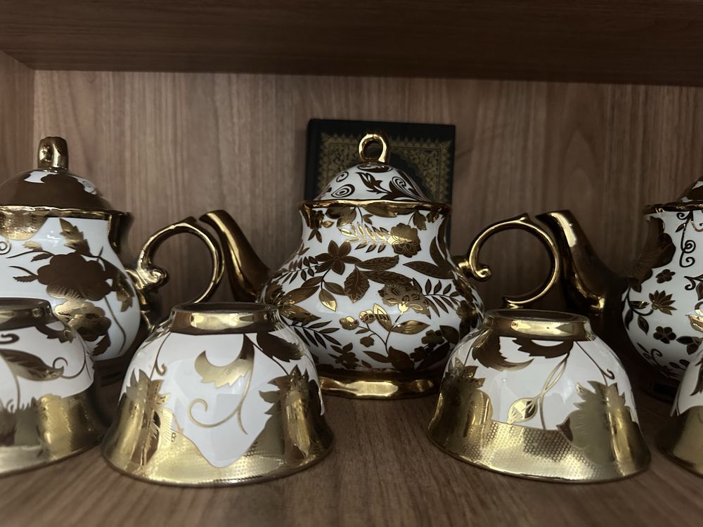 Чайный сервиз с пиялками , чайник большой