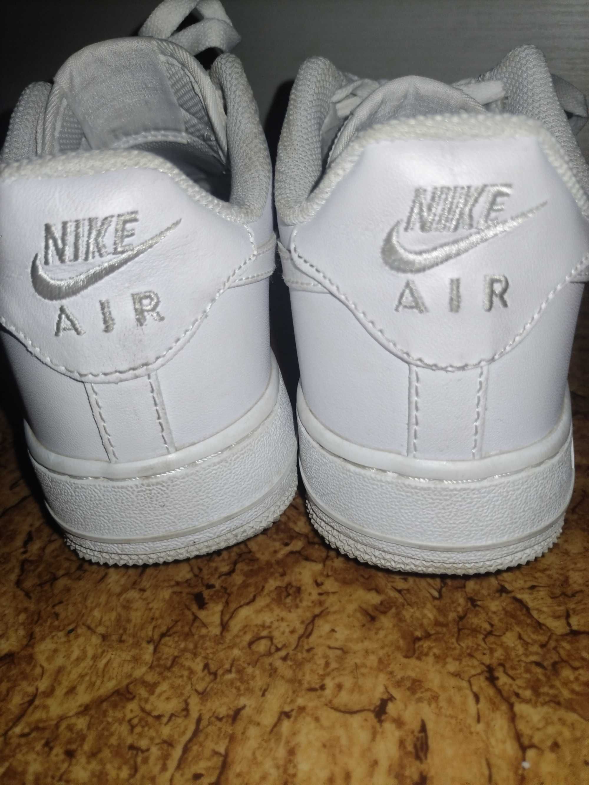 Продам Nike air force 1 42 размер