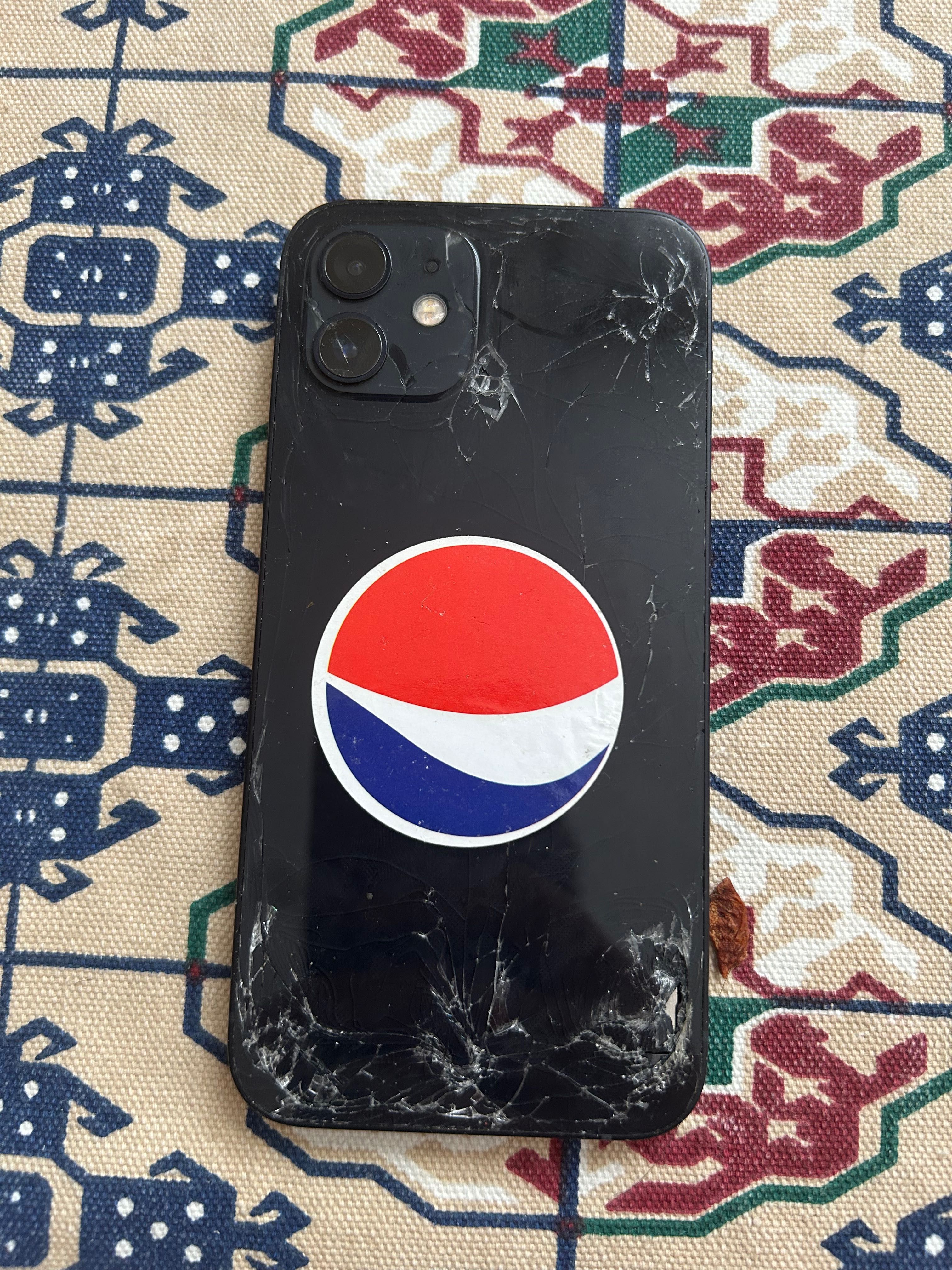 Iphone 12 продается