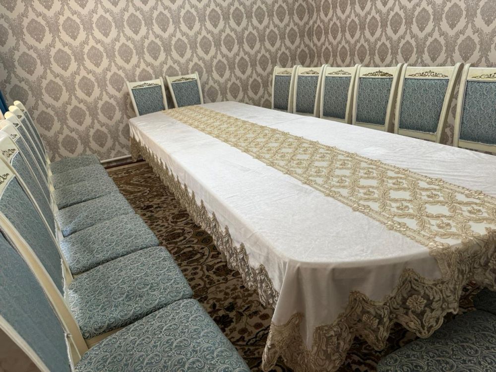 Продам стол и 18 стульев