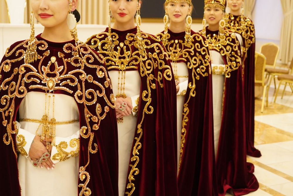 Платья для ансамбля, костюмы для ансамбля