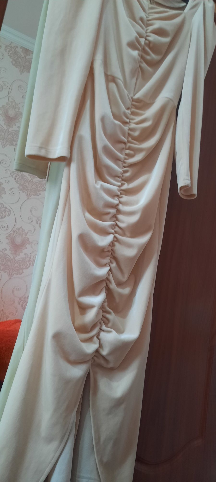 Продам платье красивое