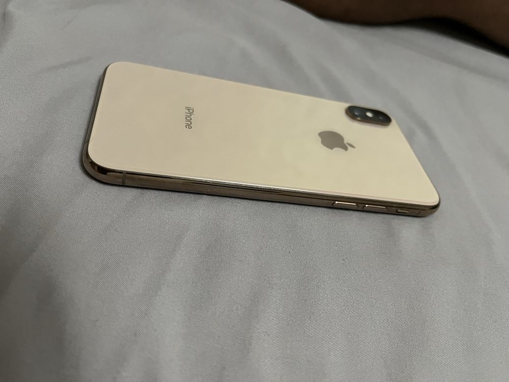 iPhone XS продается