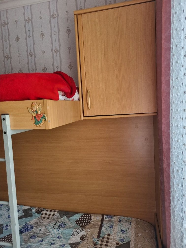 Двухярусная кровать