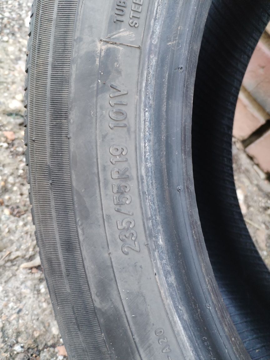 Продам шины размером 235/ 55/ 19