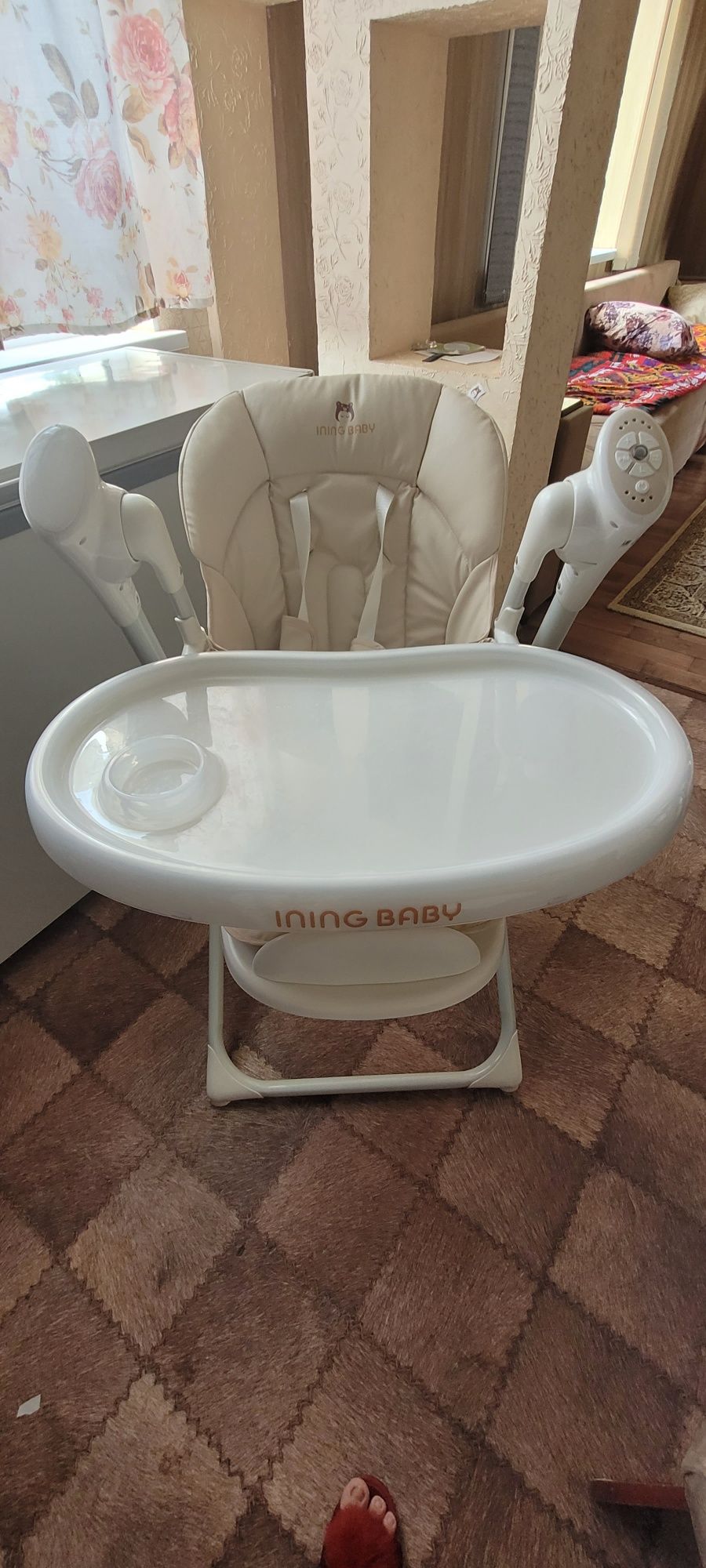 Продам стульчик для кормления ining baby  3 в 1