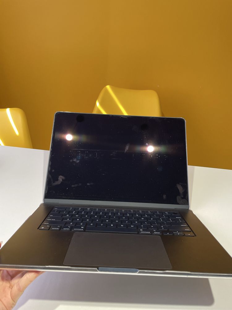 Macbook air m2 15.3". 8/512