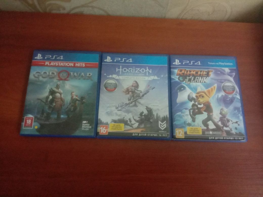 Продаю три игры на PlayStation 4 и планшет модели NB106M.
