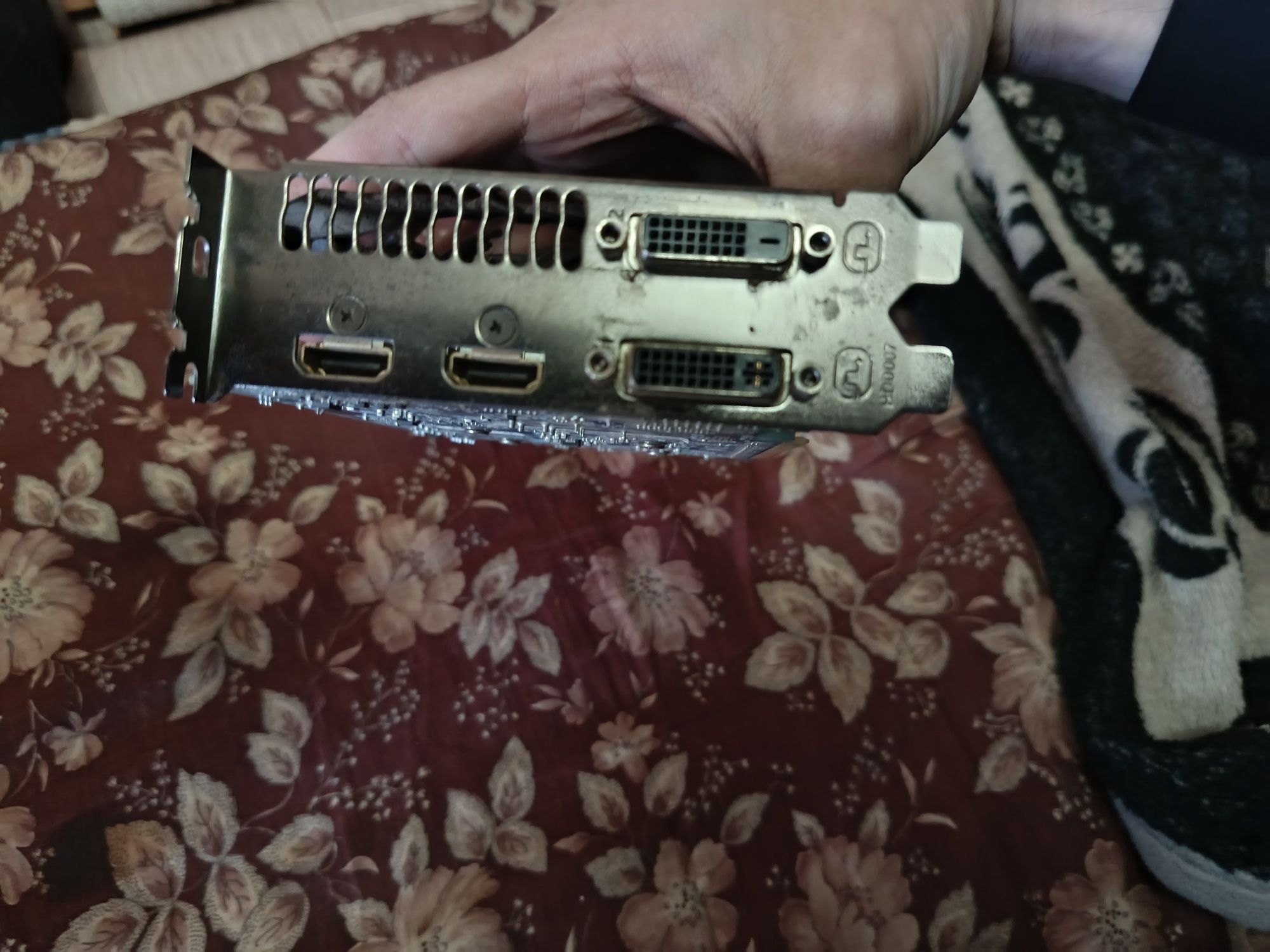 Продам видеокарту gigabyte gtx 750ti 2gb