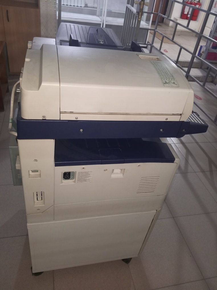 Продам большой копир. С авто подачи, формат А3, А4.