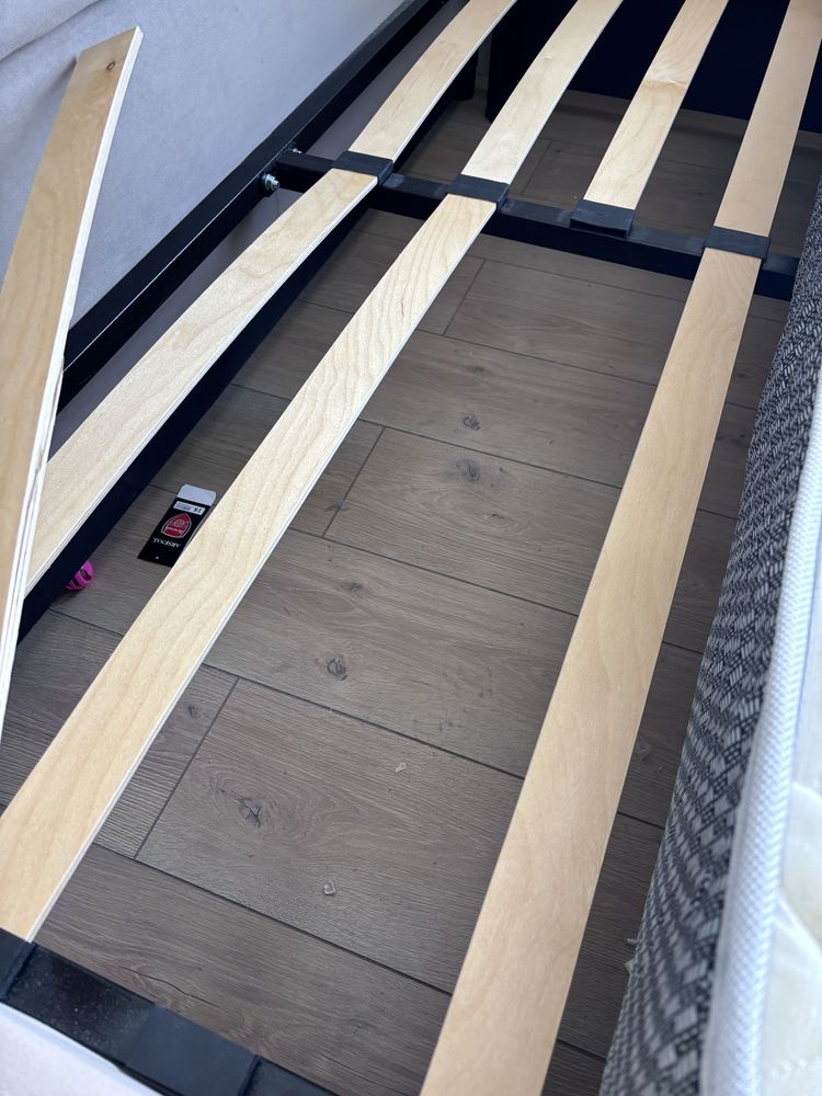 Кровать 160*200 .Без матраса 50К