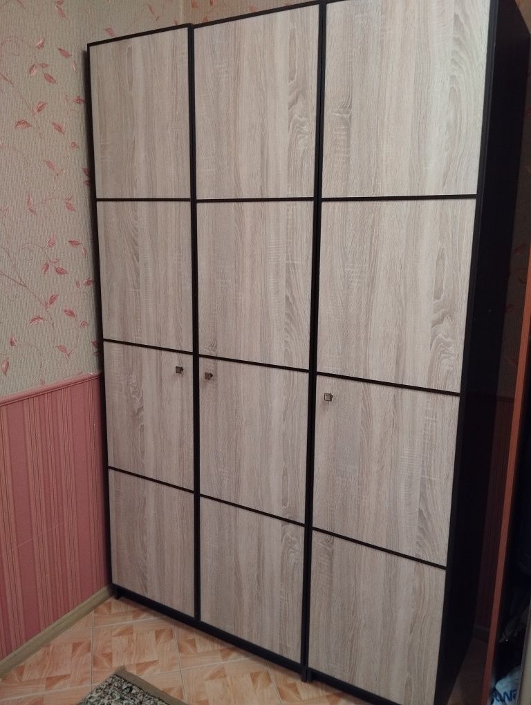 Шакаф трехдверный