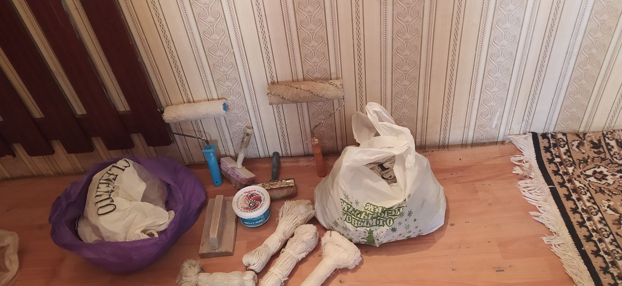 Отдам всё что на фото за шоколадку