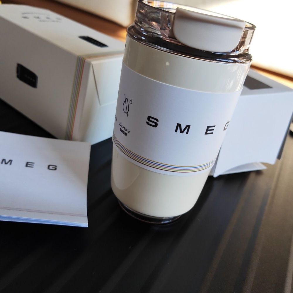 Продается термо стакан Smeg