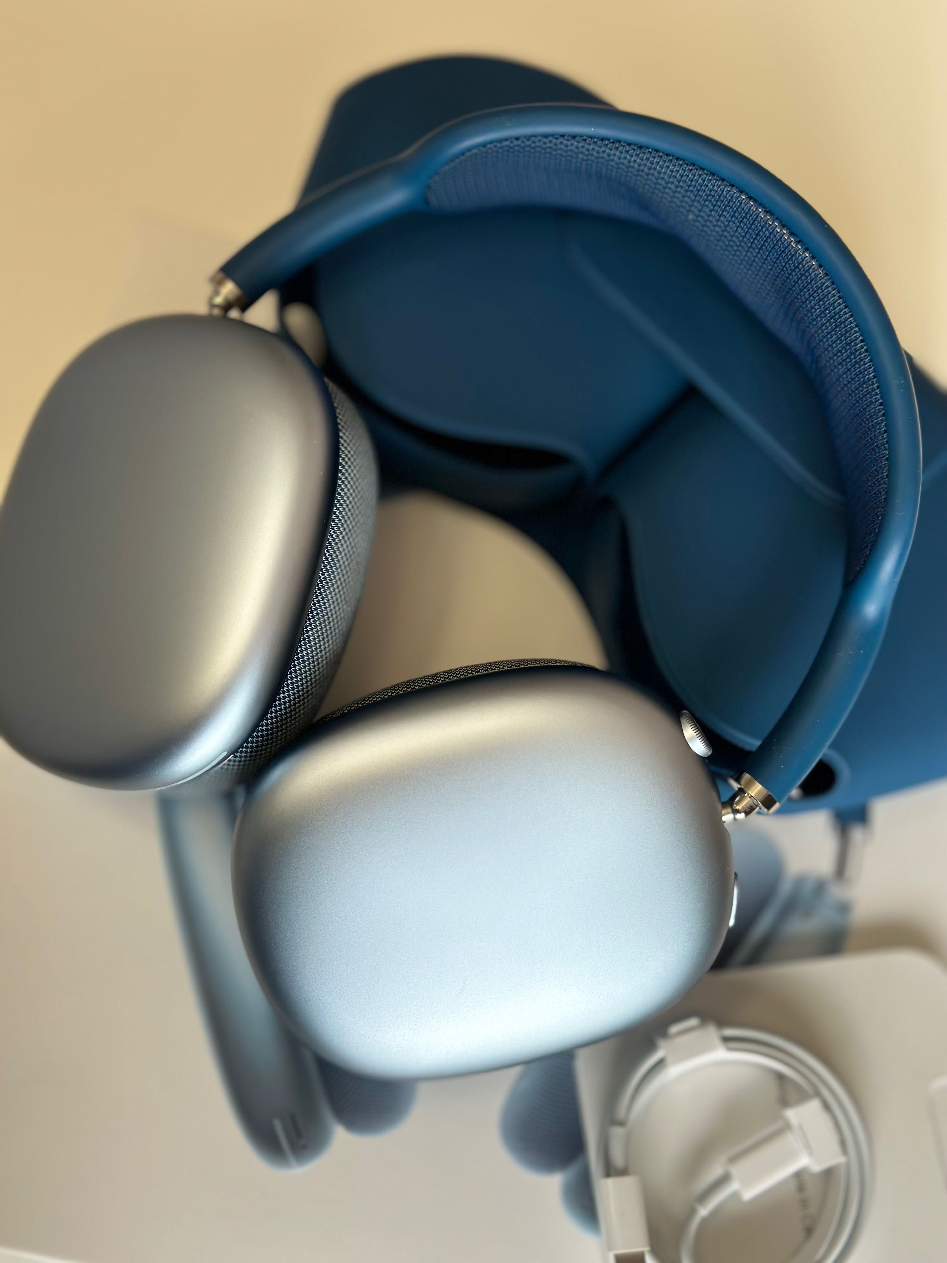 Продам AirPods max синий б/у 170.000тг. Оригинал в идеальном состоянии