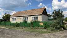 Продам дом. В с Катарколь. Сухой теплый в центре, рядом озеро, лес.