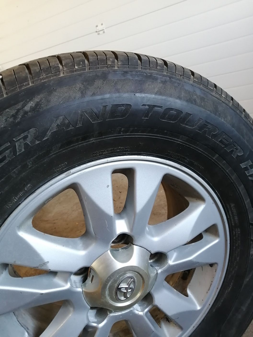 Продам шины на Land Cruiser 200