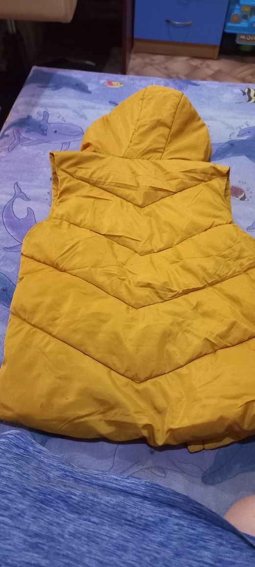 Продам жилетку для мальчика
