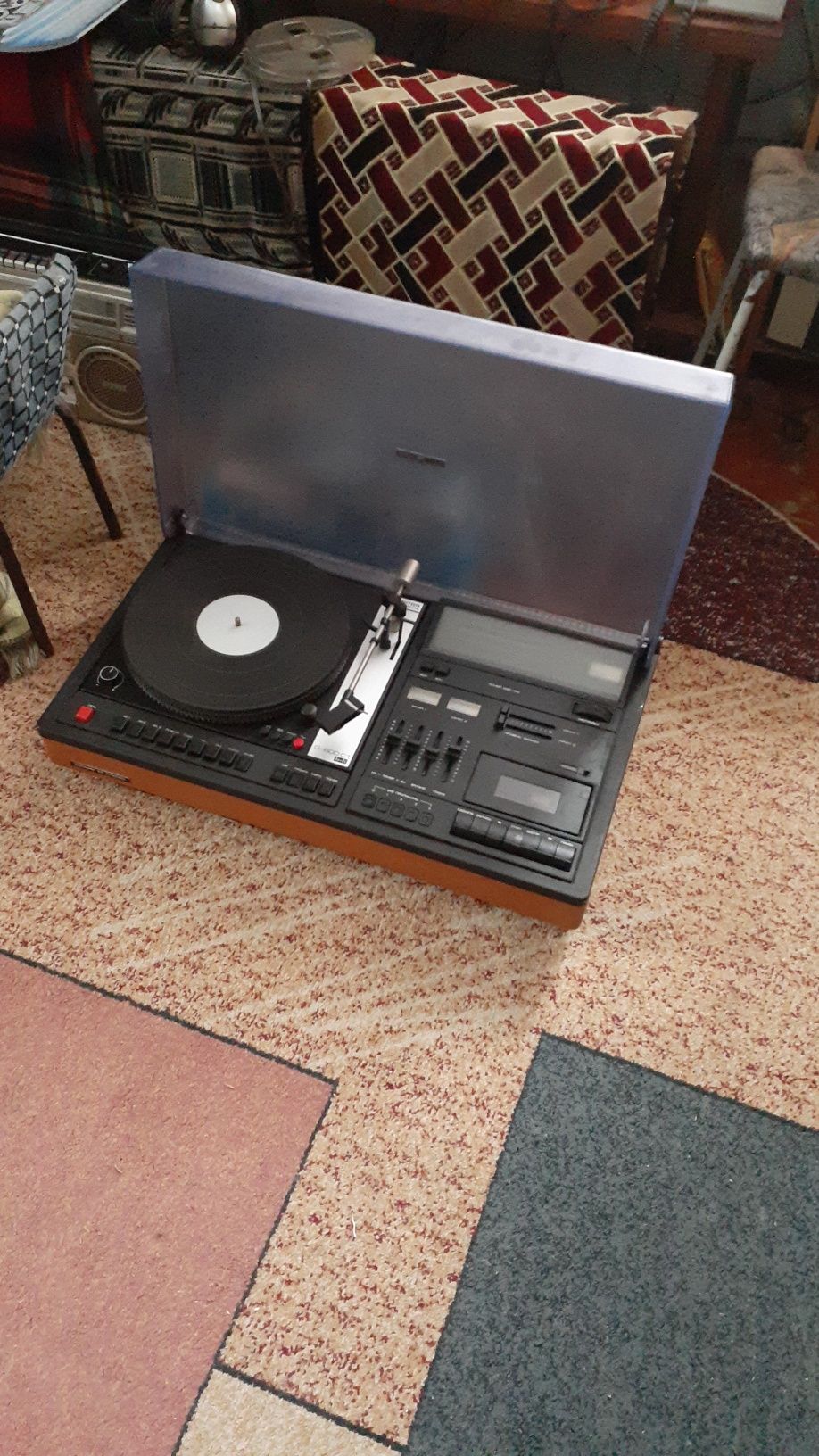Магнитофон JVC..