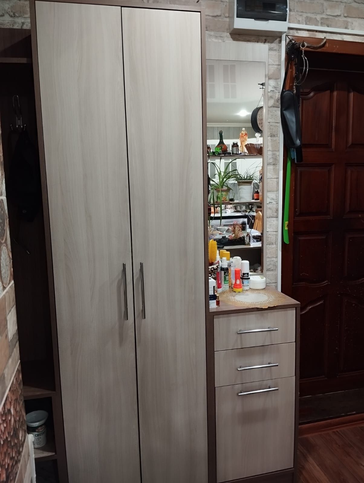 Продам шкаф в прихожую