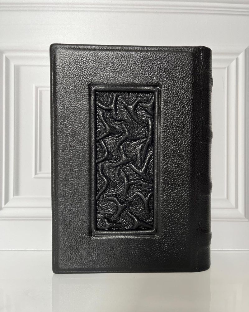 Кочевники. И.Есенберлин. Подарочное издание в кожаном переплёте
