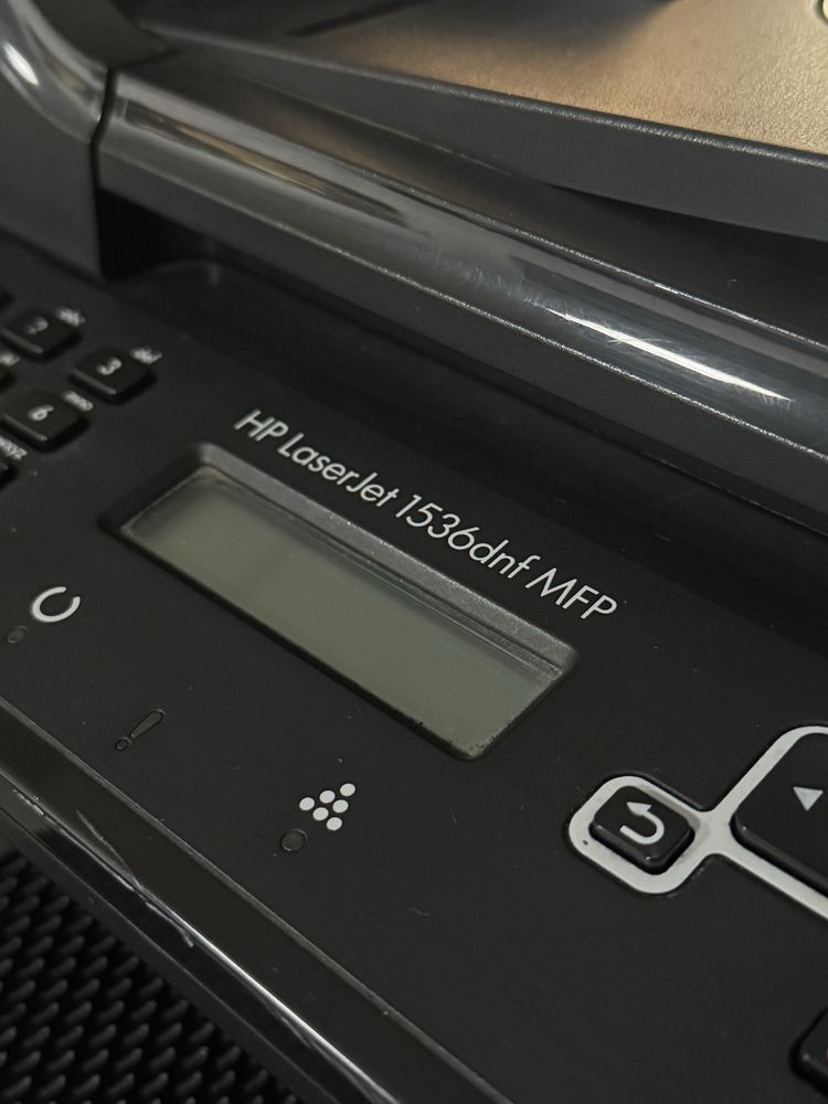 Продам МФУ hp laser jet 1536
