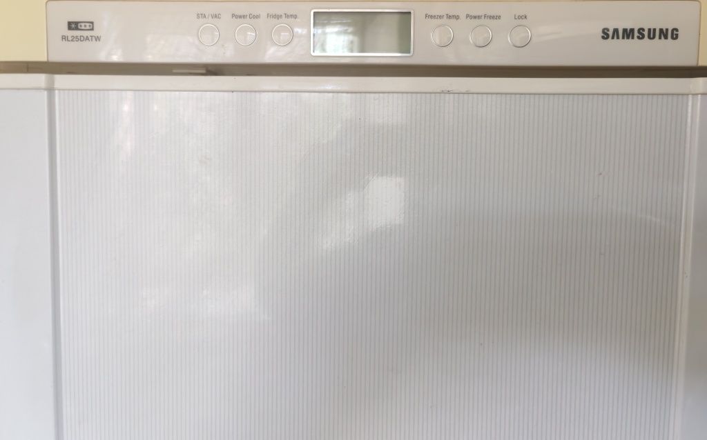 Холодильник Samsung