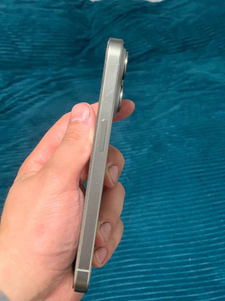 iPhone 15 pro 256 gb natural titanium