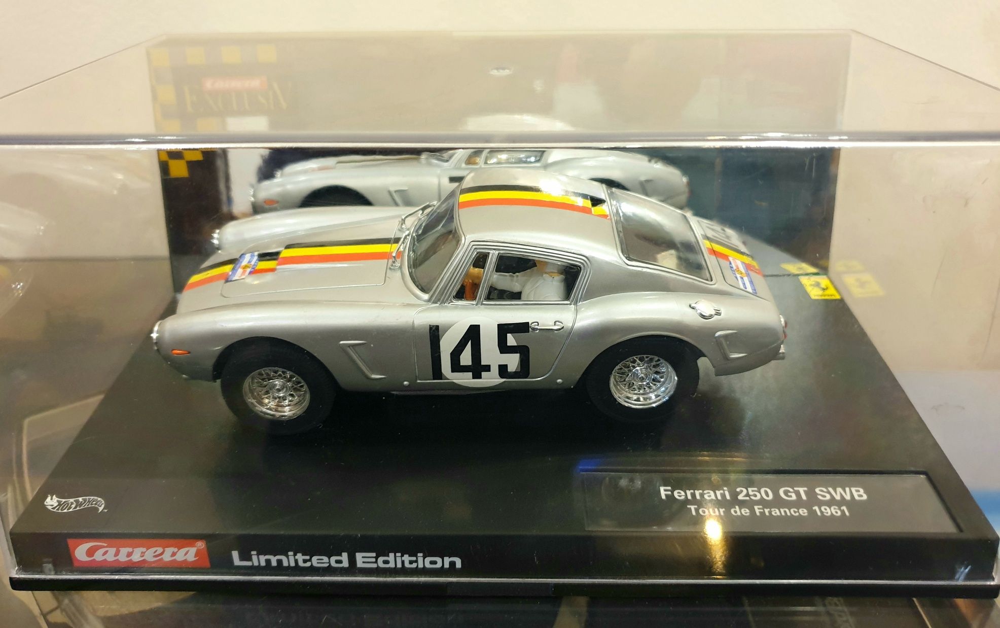 Эксклюзивная модель Ferrari 250 GT SWB (слот-машина, Carrera).