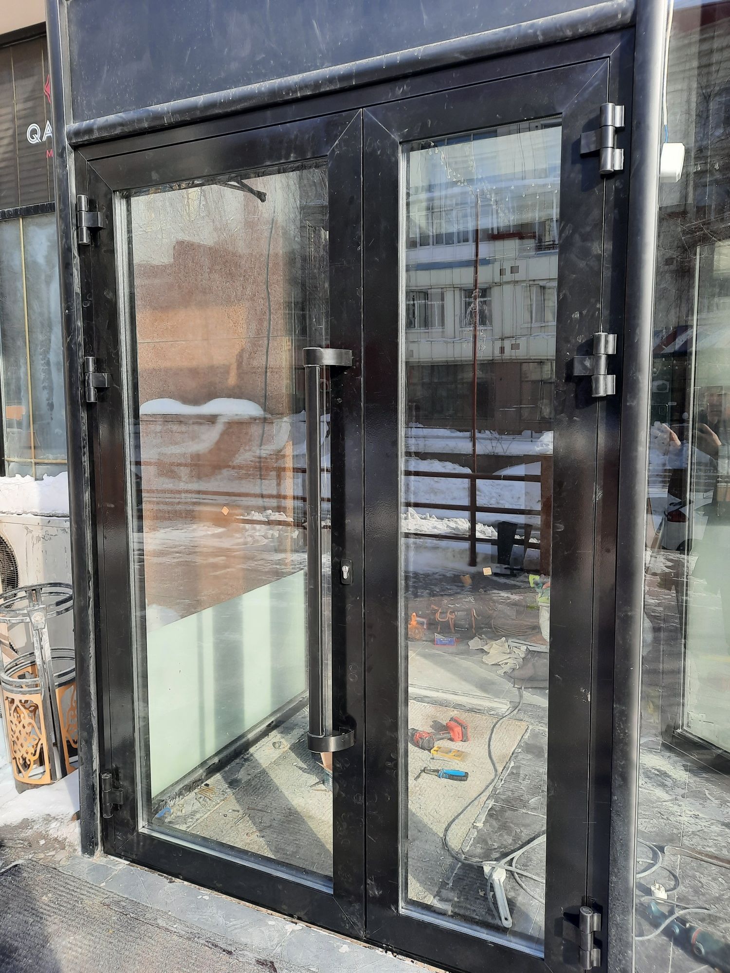 Алюминевой двери  офисная перегородка