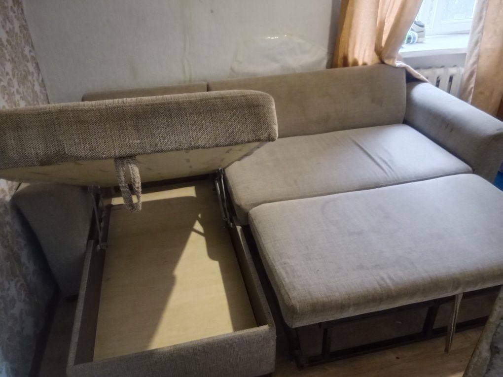 Срочно продам диван