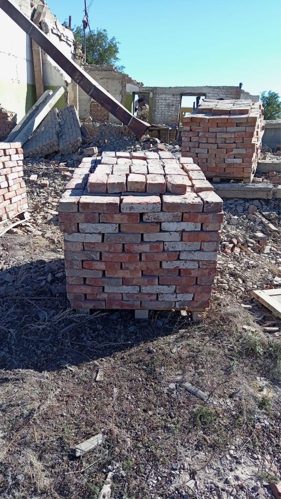 Красный кирпич