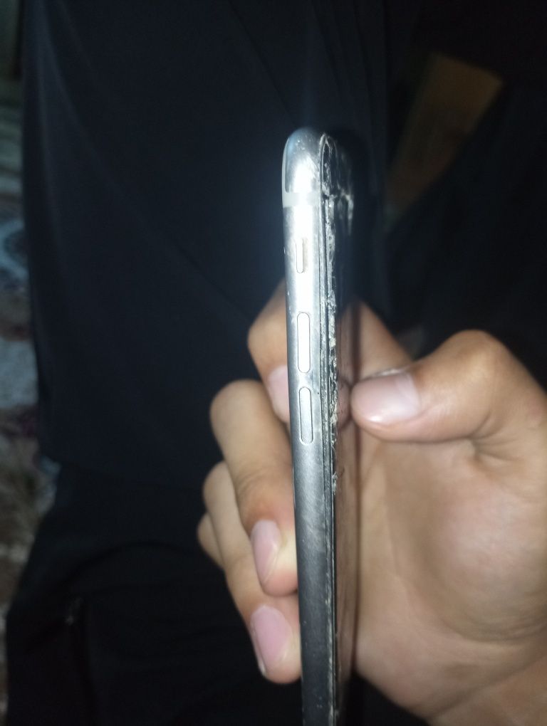 iPhone 6s (разбитый)