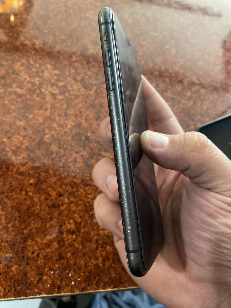 Iphone 11 64гб с чехлом и защитное стекло