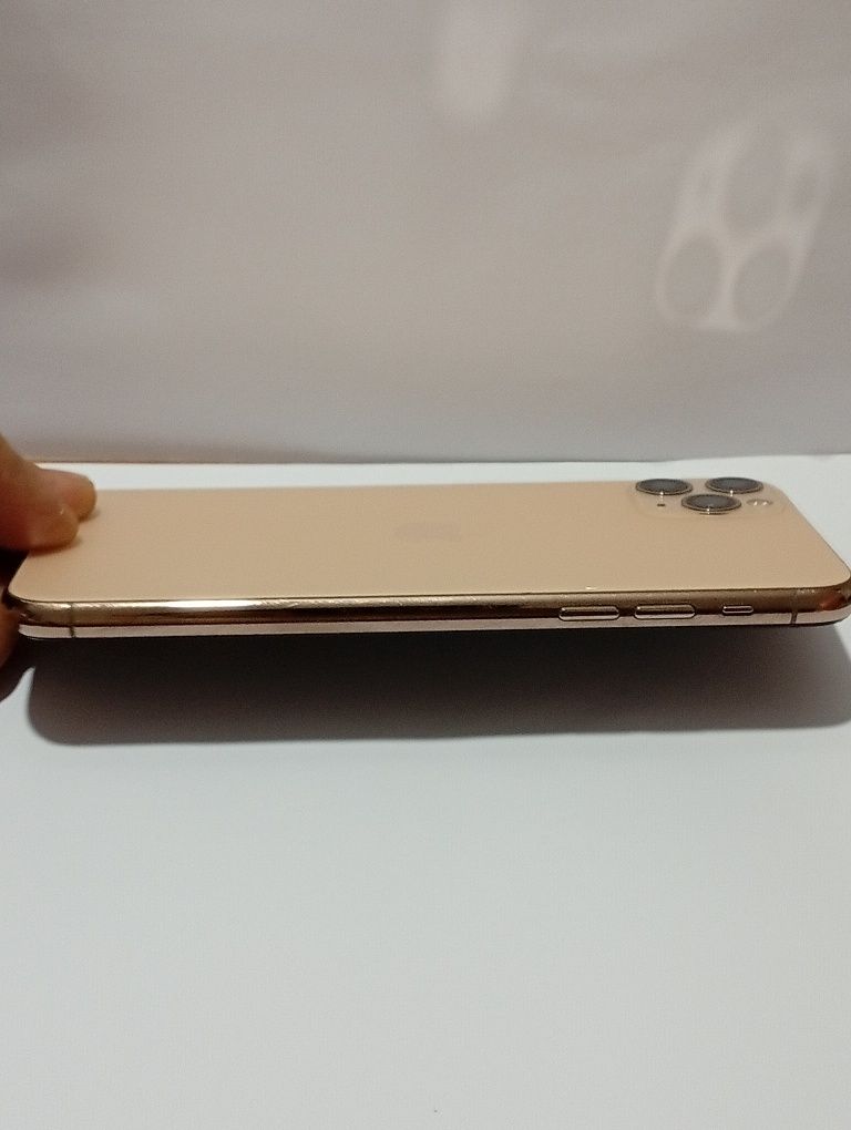 Продаю Iphone 11 pro Max