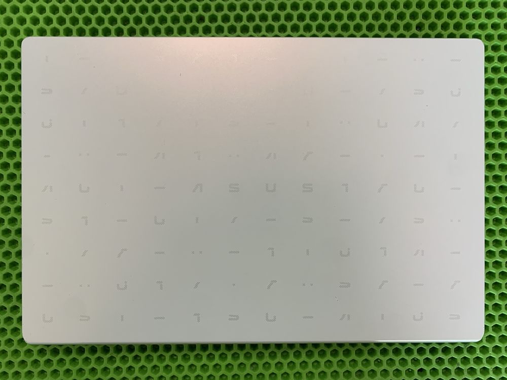 Ультрабук Asus с коробкой.