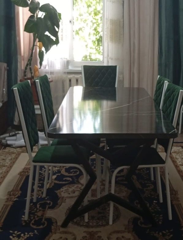 Срочно продам стол со стульями