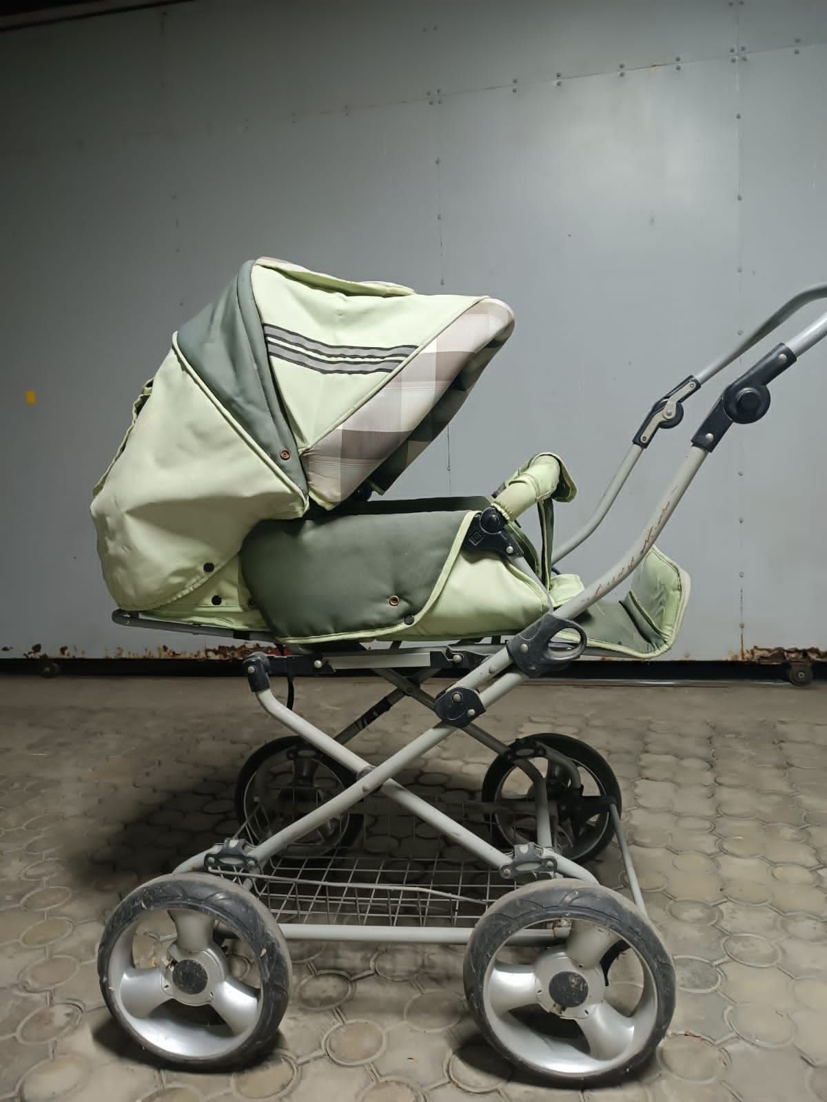 Продам детскую коляску