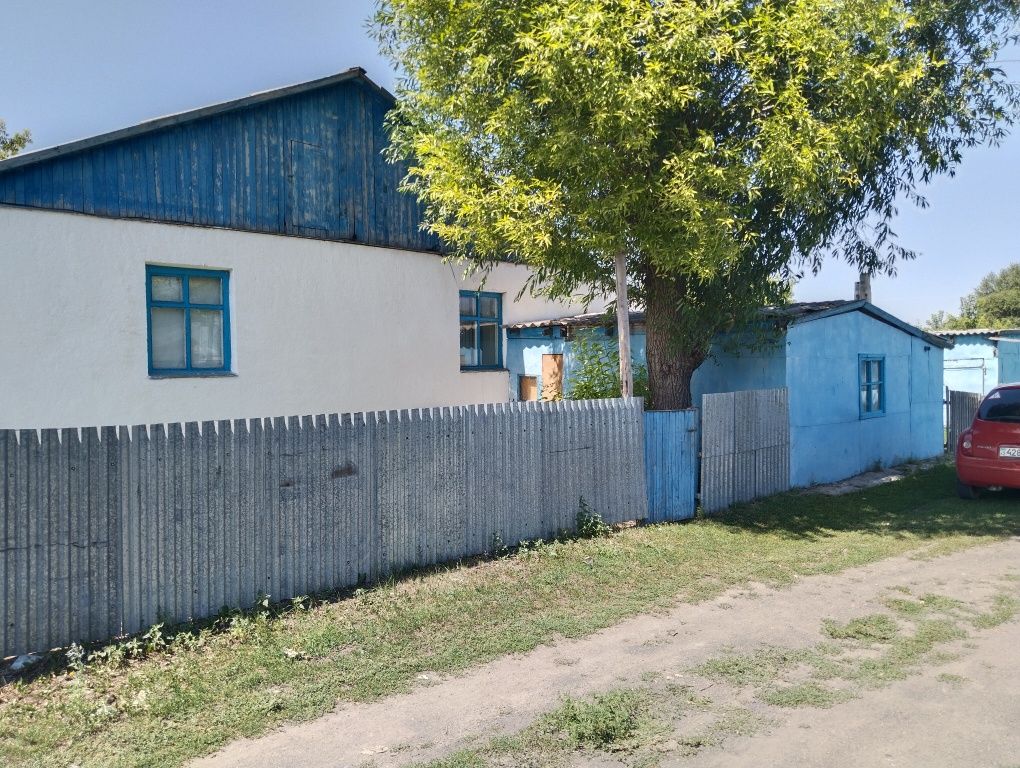 Продам дом, с хоз постройками и 20 соток земли