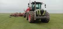 Трактор Claas с посевным комплексом Moris