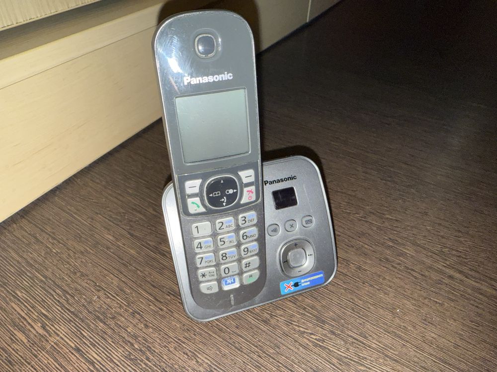 Радиотелефон Panasonic KX-TG6821RUB