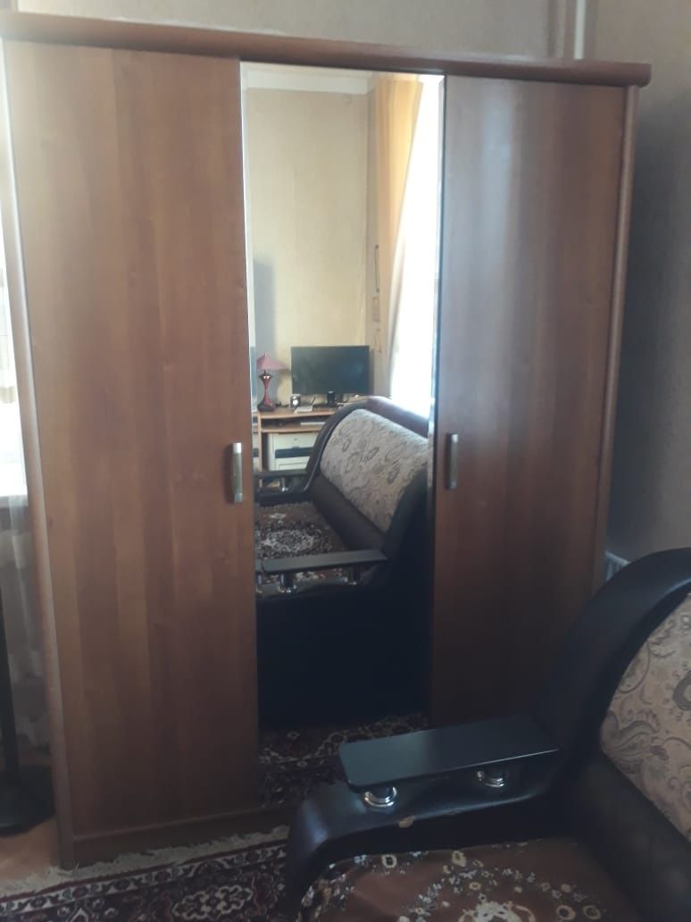 Продам спальный гарнитур