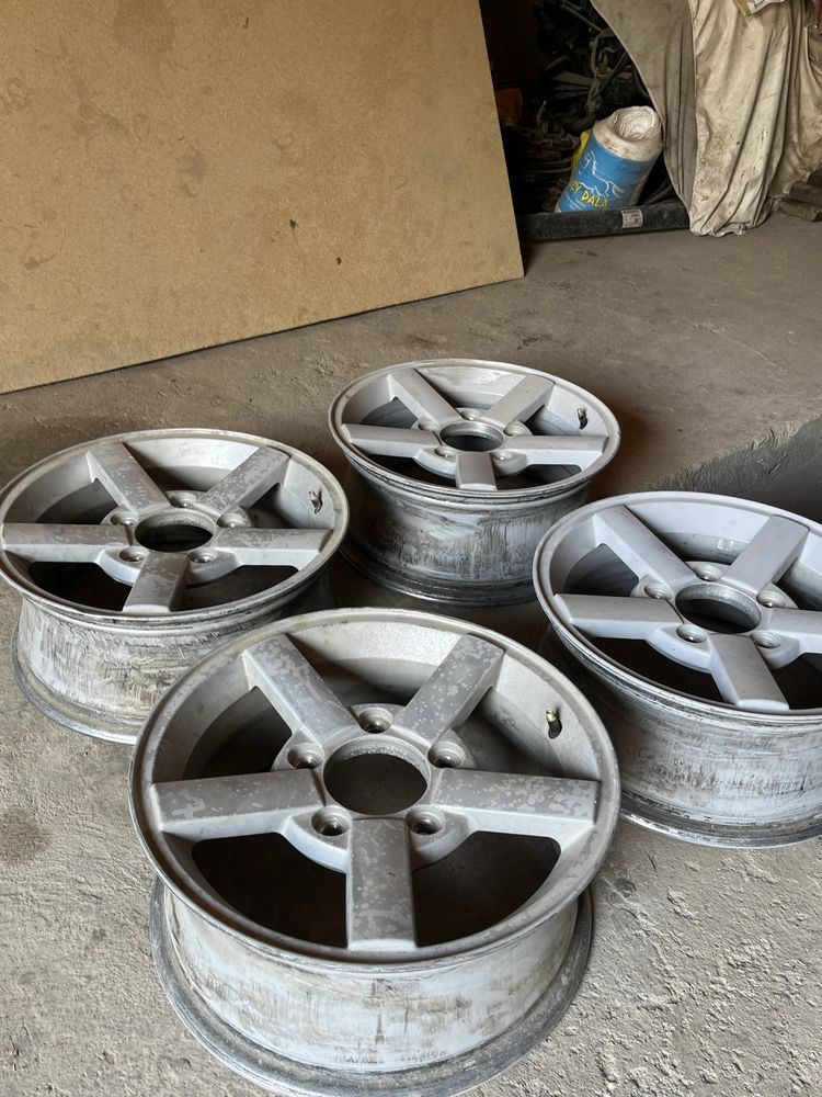 Продам оригинальные легкосплавные диски R16 на автомашину Нива