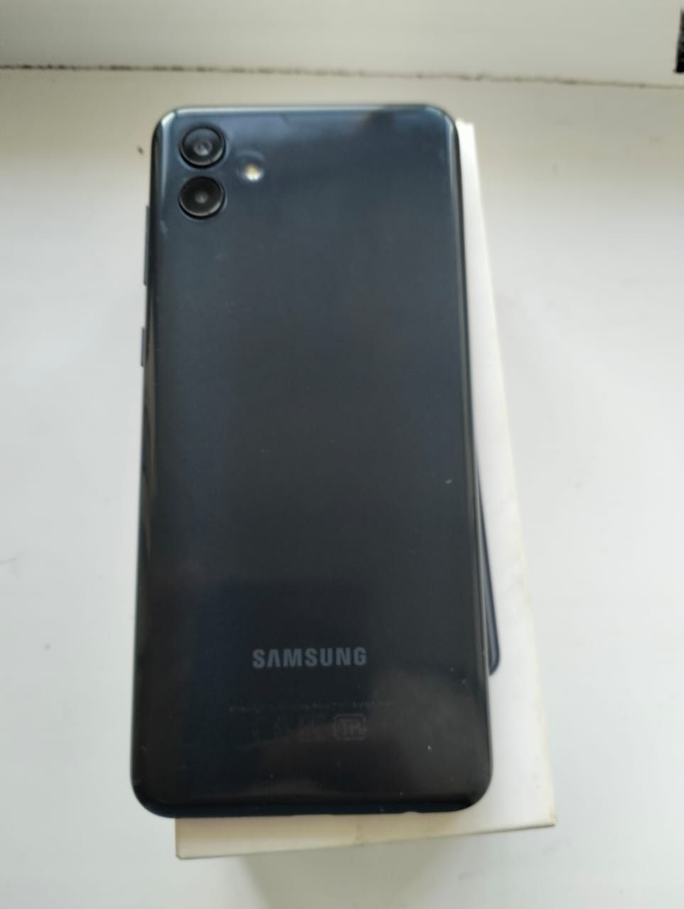 Продам Samsung Galaxy A04 4/64 GB в идеальном состоянии