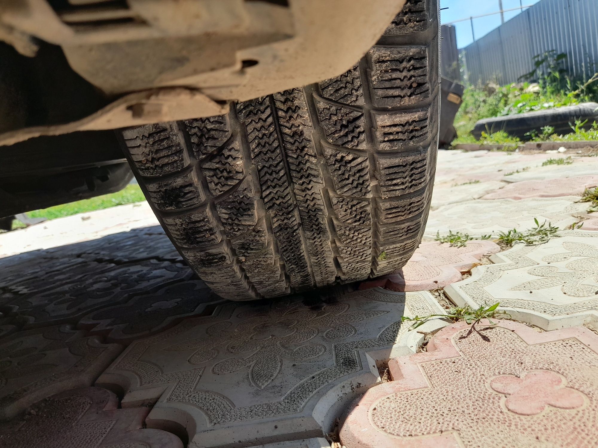 Диска пакришка сезона размер 215/55 R 17