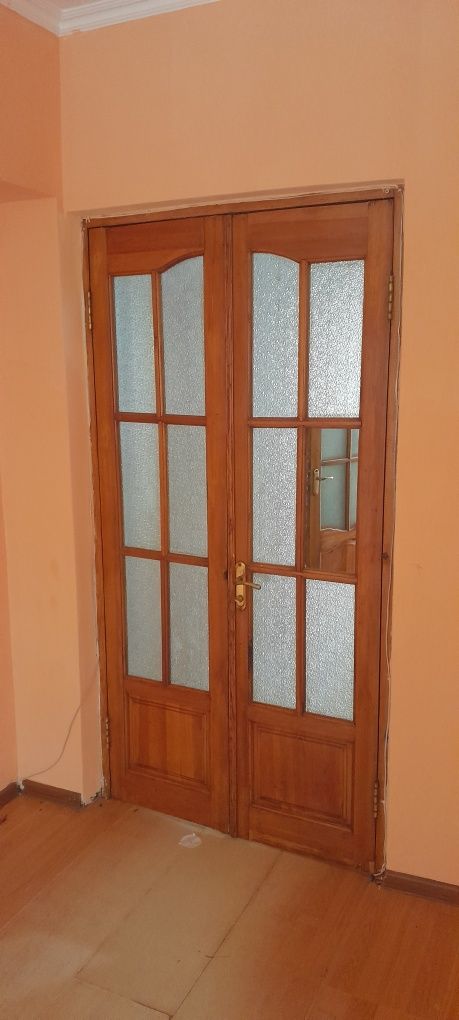 Продам двери б.у.
