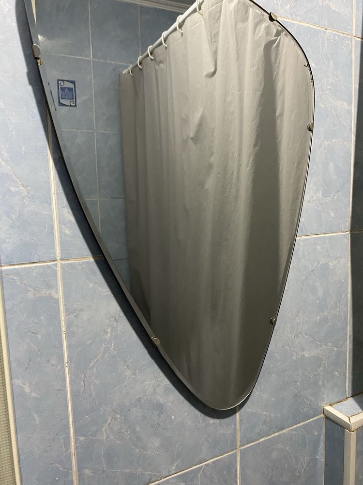 Зеркало  настенное , 65*40 см , 2000 тг