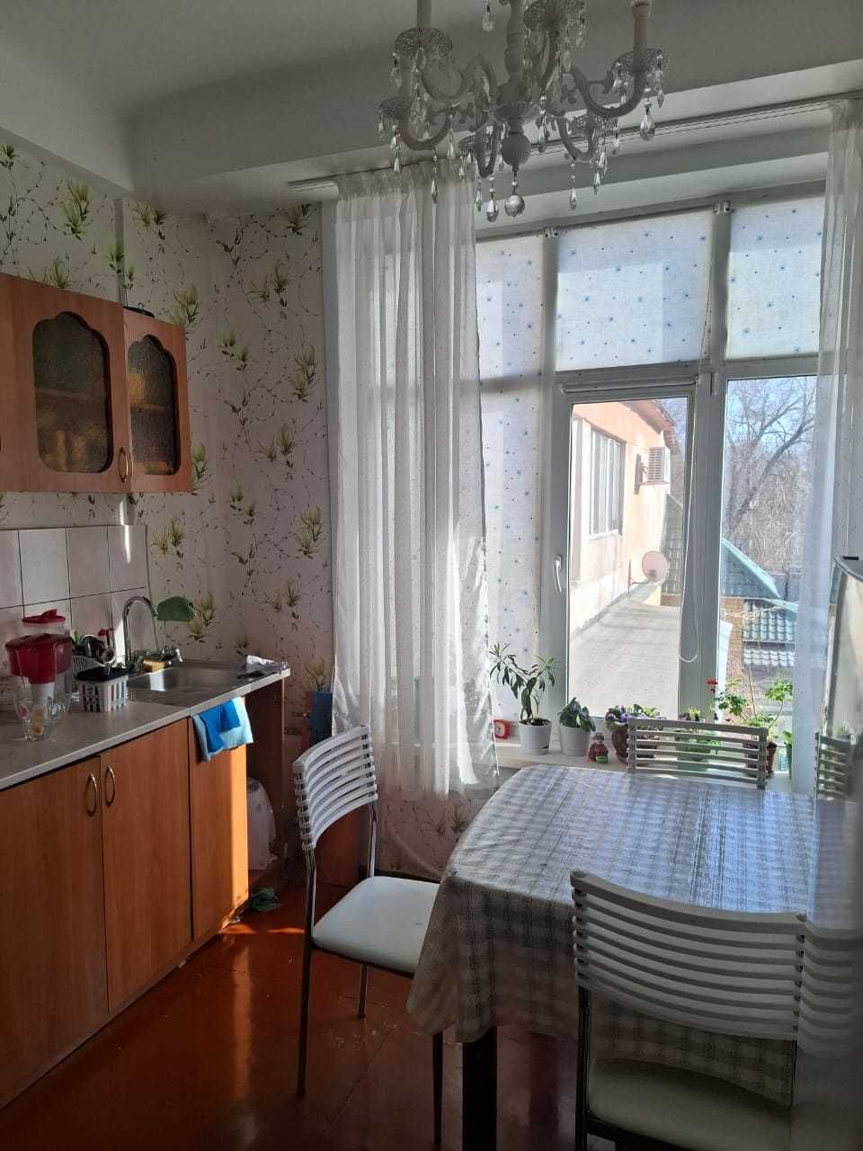 Продам 3-х комнатную квартиру в центре