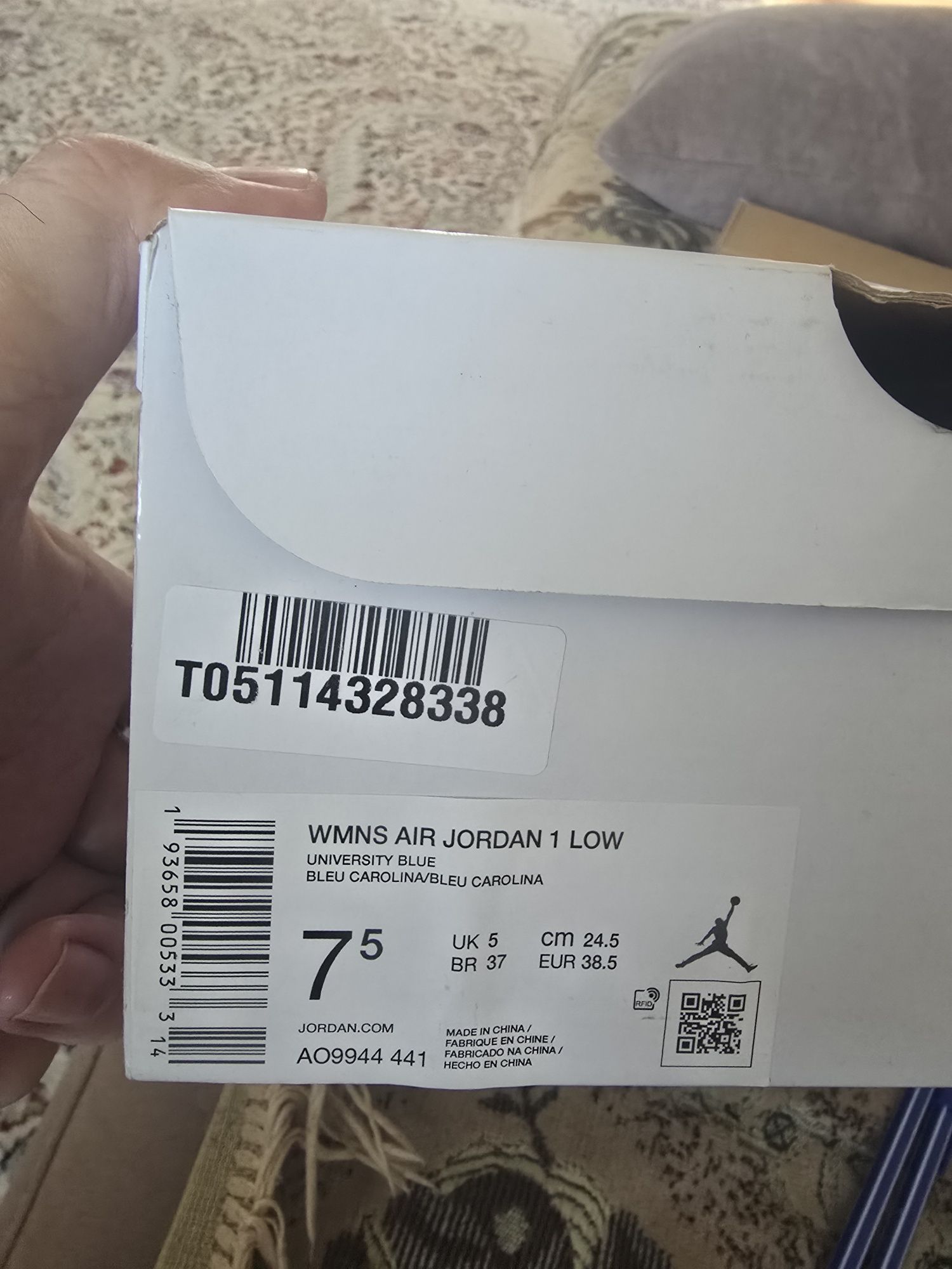 Продам кроссовки Air Jordan новые