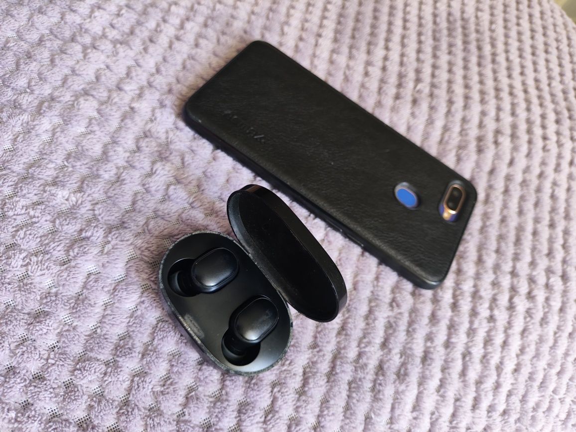 Oppo A5s и  Redmi AirDots 2 вместе продается